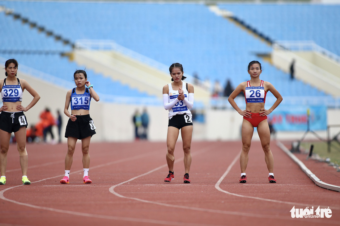 Nguyễn Thị Oanh giành huy chương vàng, xô đổ kỷ lục nội dung chạy 10.000m - Ảnh 1.