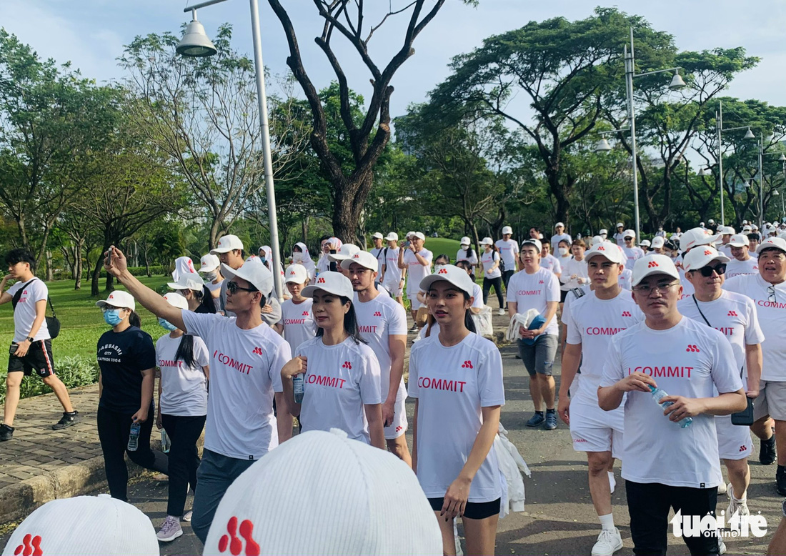 Thành Lộc, Đại Nghĩa, Mỹ Uyên, Trịnh Kim Chi... đi bộ đồng hành kêu gọi chống bạo lực gia đình - Ảnh 4.