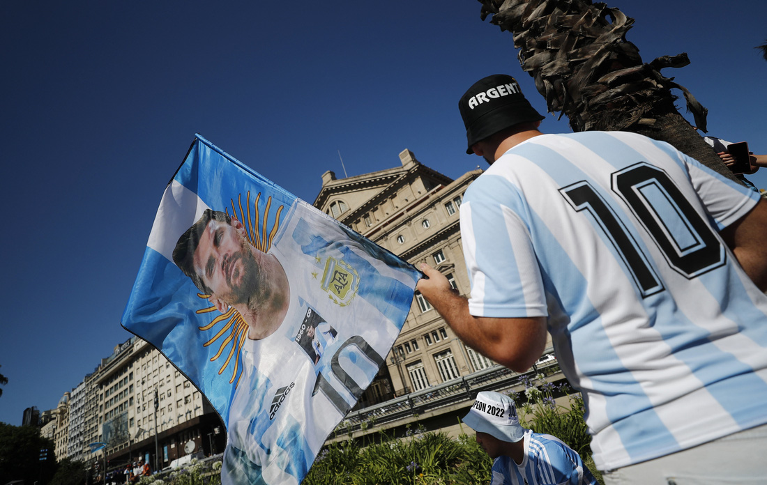 Biển người ở Buenos Aires chờ đón huyền thoại Messi và tuyển Argentina - Ảnh 7.