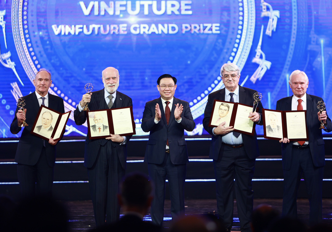 Các huyền thoại Internet thắng giải thưởng 3 triệu USD của VinFuture 2022 - Ảnh 1.