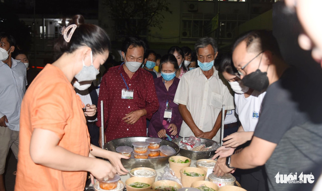 Những suất phở yêu thương cho Giáng sinh ấm áp - Ảnh 12.