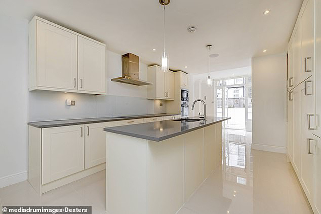 Khám phá ngôi nhà hẹp nhất London được rao bán với giá 4 triệu bảng Anh - Ảnh 3.
