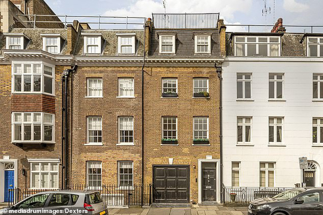 Khám phá ngôi nhà hẹp nhất London được rao bán với giá 4 triệu bảng Anh - Ảnh 1.