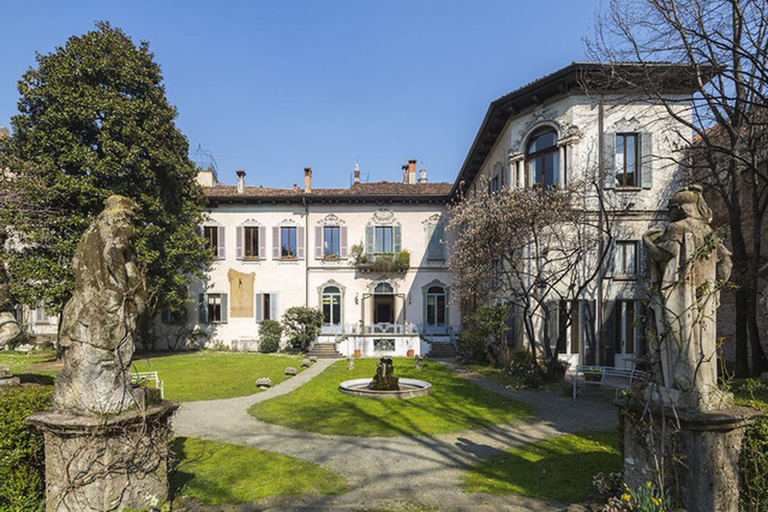 Dinh thự, vườn nho của Da Vinci ở Milan về tay người giàu nhất thế giới - Ảnh 1.