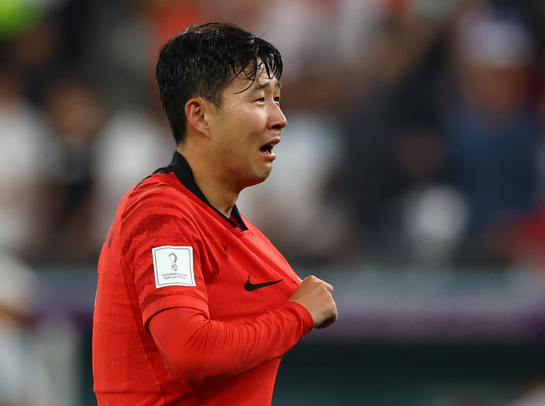 Những giọt nước mắt trái chiều của Suarez và Son Heung Min - Ảnh 1.