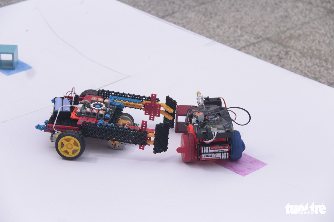 Kịch tính đến giây cuối cùng vòng chung kết cuộc thi sáng tạo robot dành cho học sinh THPT - Ảnh 2.