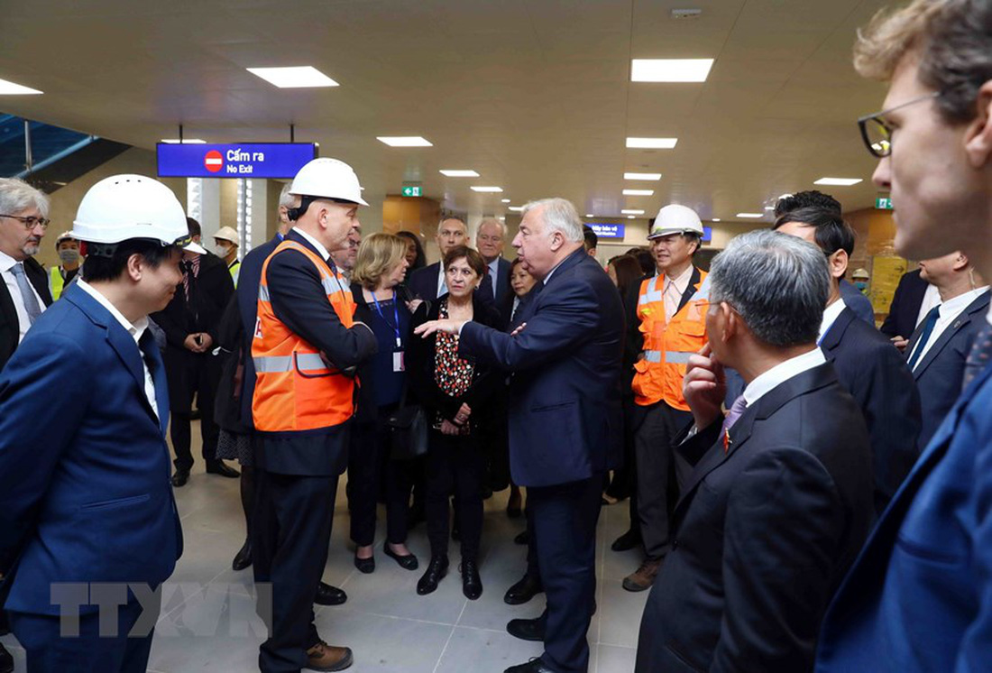 Chủ tịch Thượng viện Pháp khảo sát dự án đường sắt đô thị số 3 - Ảnh 2.