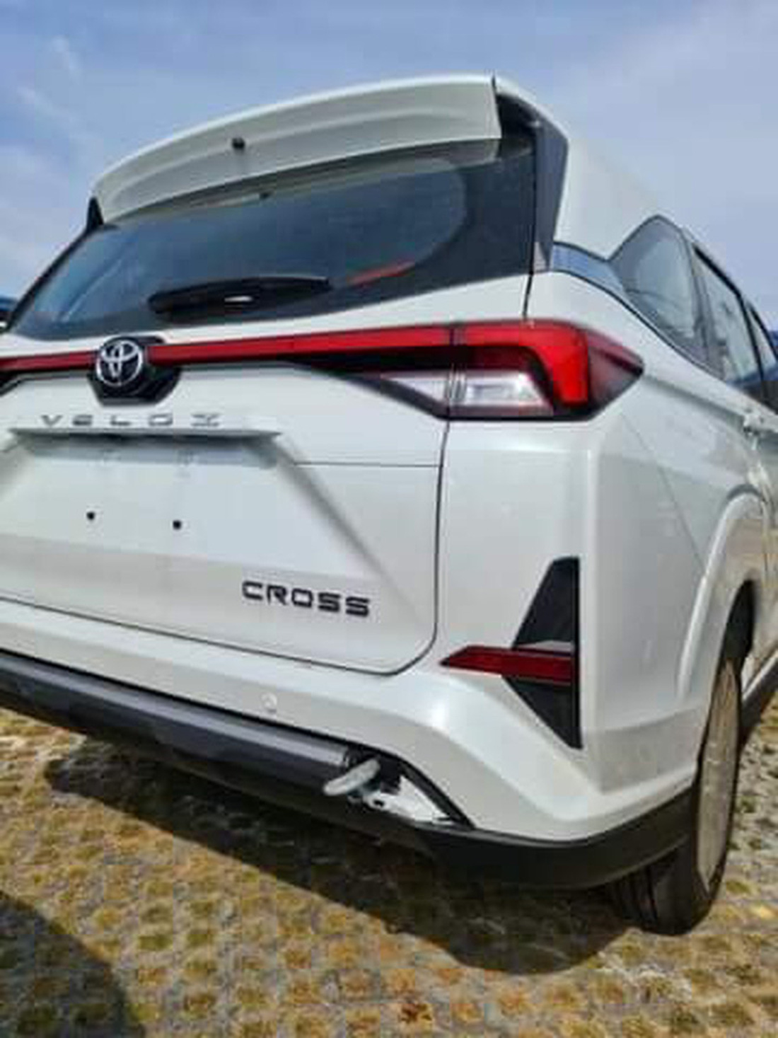 Lô Toyota Veloz Cross đầu tiên về Việt Nam: Xe gầm cao thay Innova và Rush cạnh tranh Xpander - Ảnh 8.