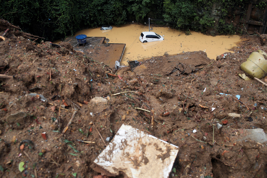 Ít nhất 38 người thiệt mạng vì mưa lớn gây lũ tại Brazil - Ảnh 6.