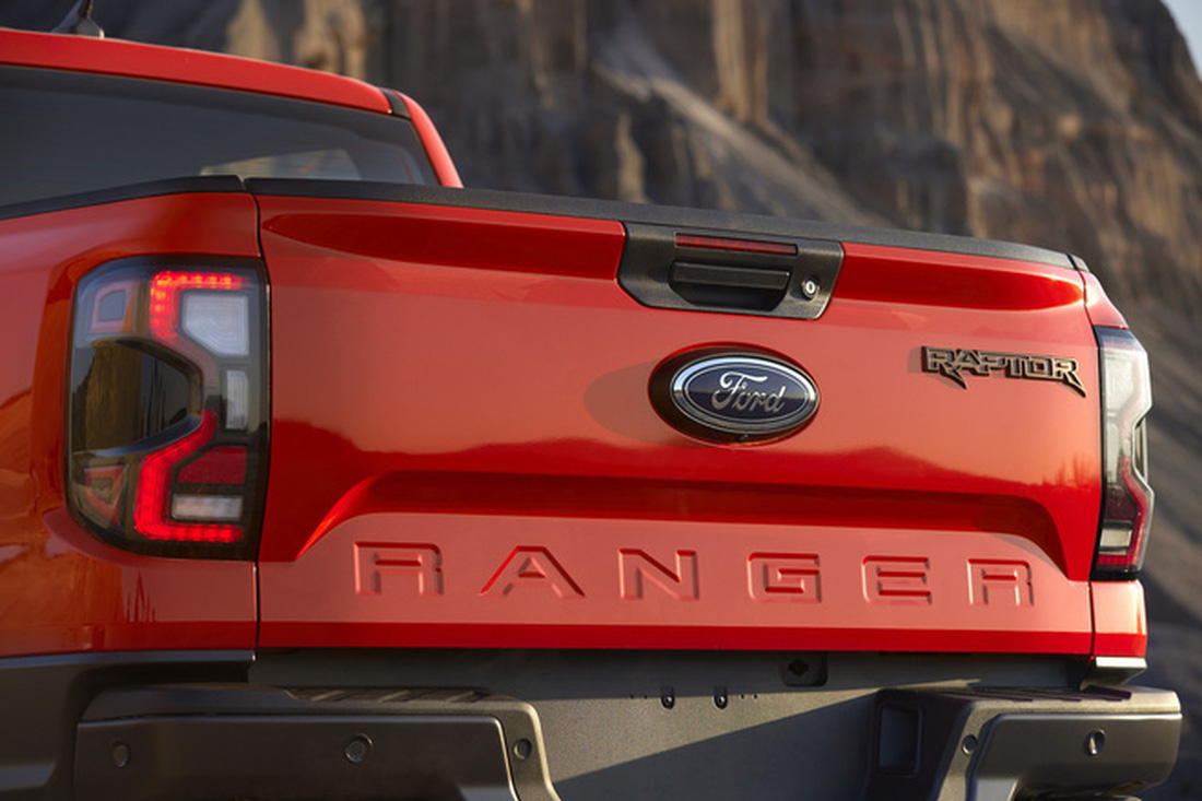 Ford Ranger Raptor 2023 ra mắt: Siêu bán tải cho người chịu chơi - Ảnh 13.