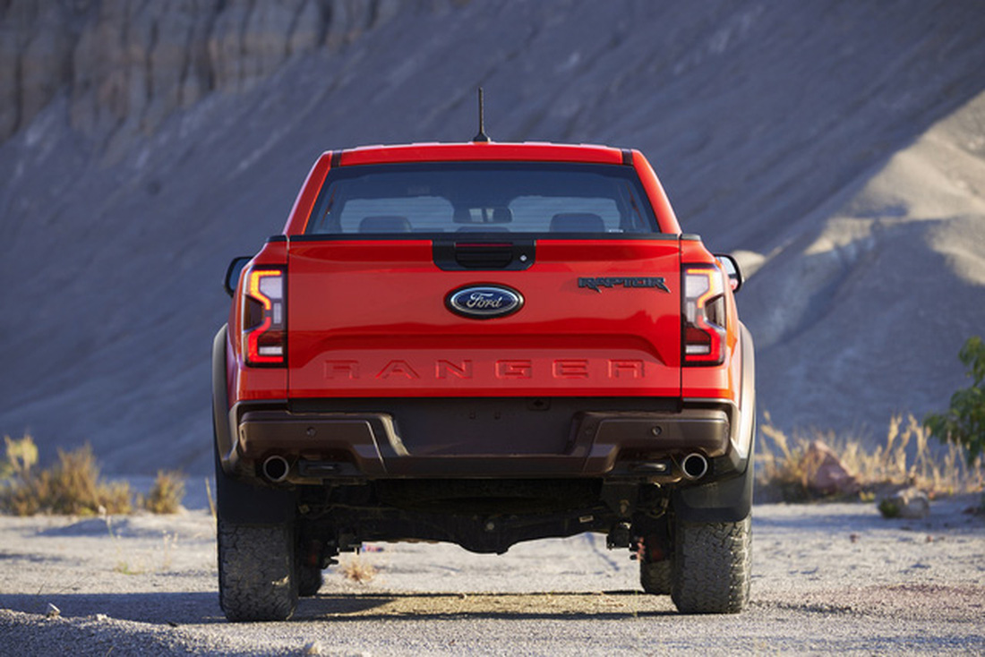 Ford Ranger Raptor 2023 ra mắt: Siêu bán tải cho người chịu chơi - Ảnh 4.