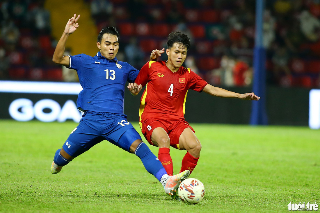 Những pha vào bóng rát của U23 Thái Lan dành cho U23 Việt Nam - Ảnh 3.