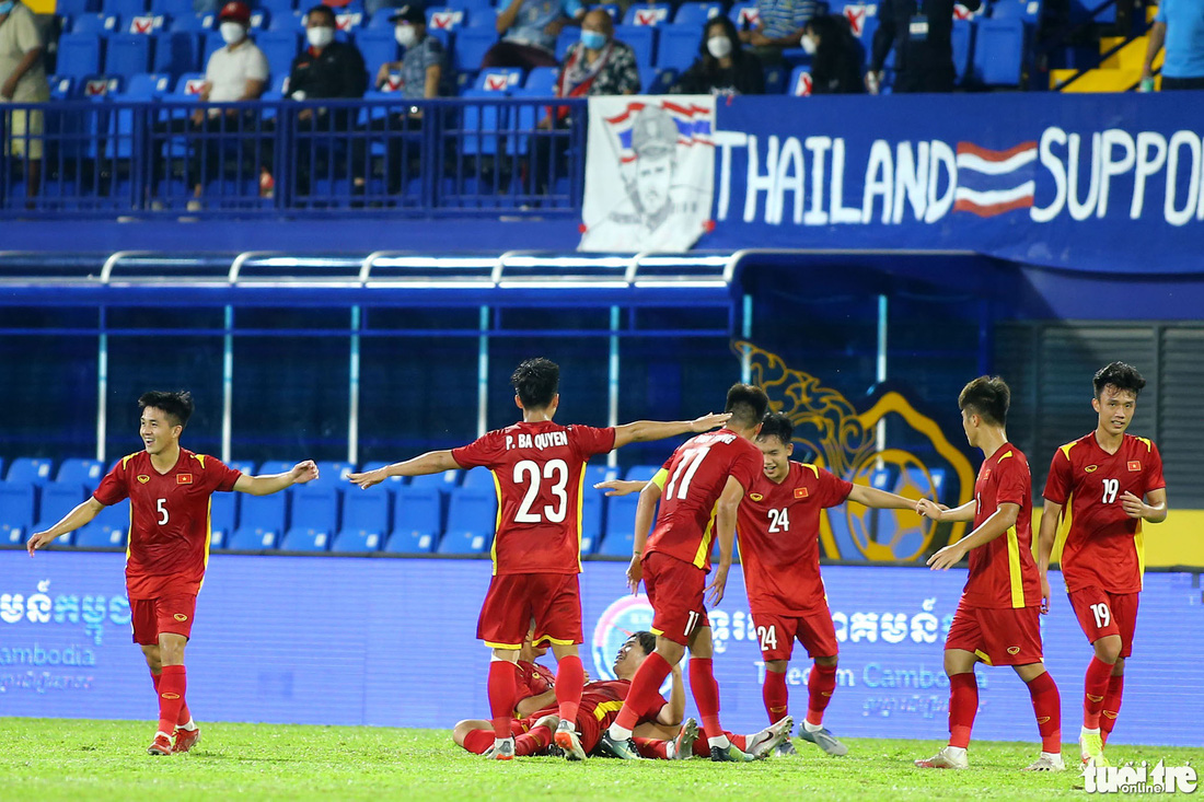 Những pha vào bóng rát của U23 Thái Lan dành cho U23 Việt Nam - Ảnh 11.