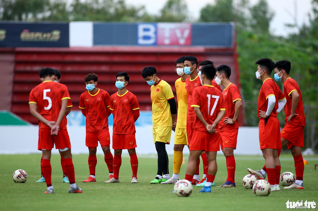 U23 Việt Nam ba lần đổi sân tập, suýt chạm mặt cựu HLV đội HAGL - Ảnh 4.