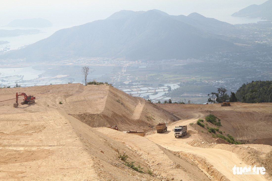 Cận cảnh núi Chín Khúc ở Nha Trang bị băm đứt từng khúc để làm đô thị, biệt thự - Ảnh 7.