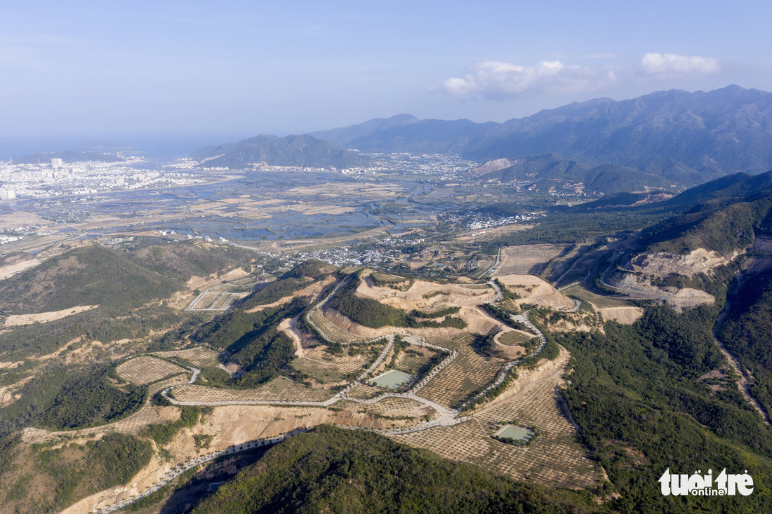 Cận cảnh núi Chín Khúc ở Nha Trang bị băm đứt từng khúc để làm đô thị, biệt thự - Ảnh 6.