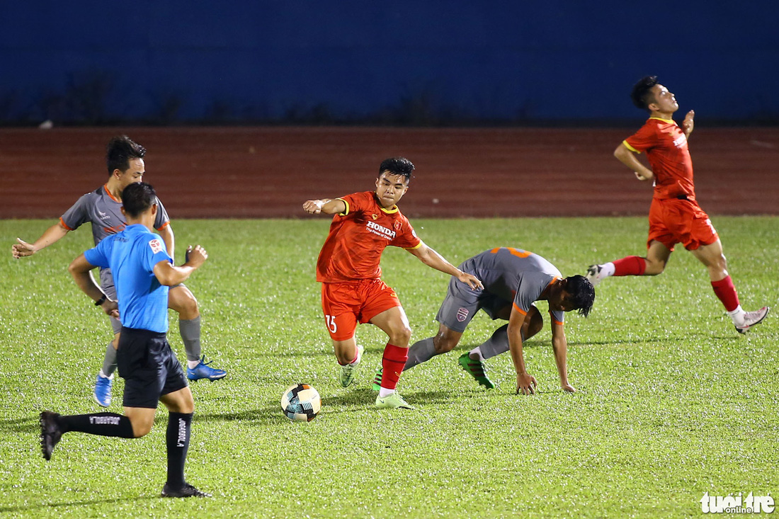 U23 Việt Nam có bài học quý giá sau trận thắng U19 Bình Dương - Ảnh 6.