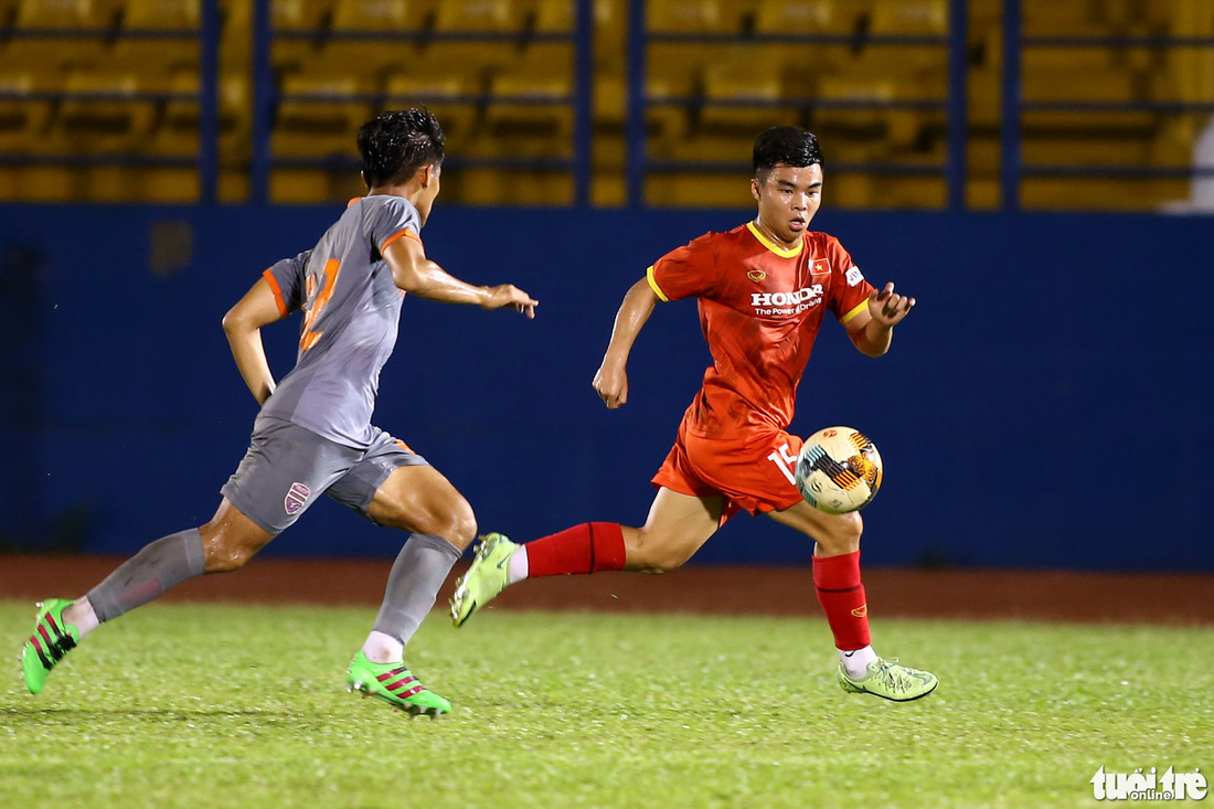 U23 Việt Nam có bài học quý giá sau trận thắng U19 Bình Dương - Ảnh 8.