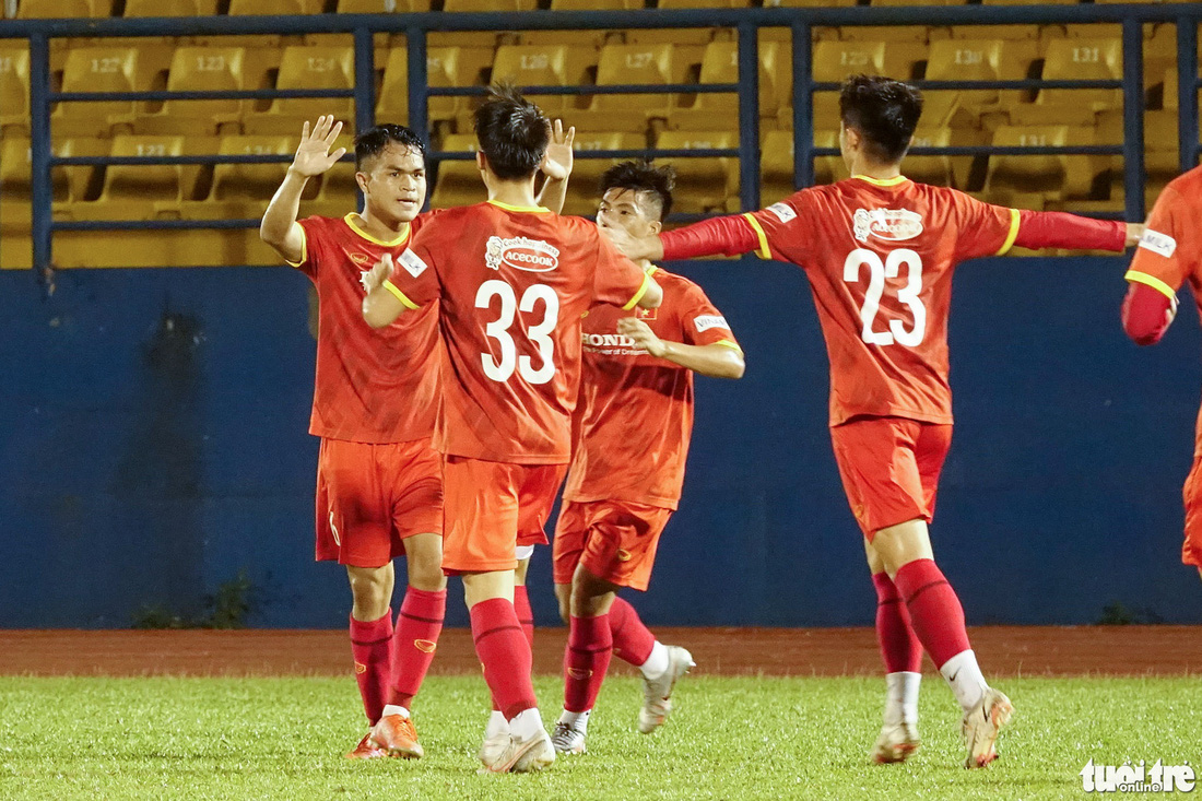 U23 Việt Nam có bài học quý giá sau trận thắng U19 Bình Dương - Ảnh 9.