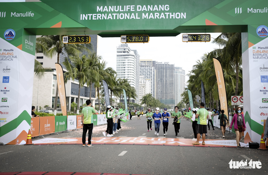 Đông vui Giải marathon quốc tế Đà Nẵng: Nhịp sống đã trở lại bình thường - Ảnh 8.