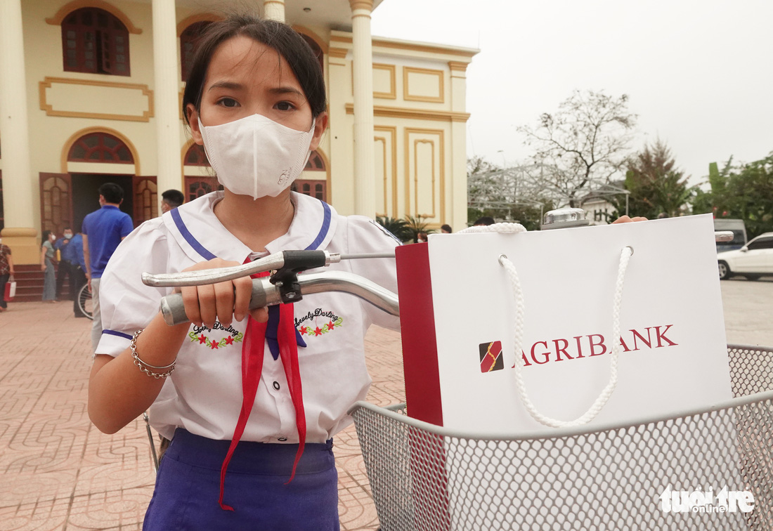 ‘Gieo mầm tri thức’ đến 250 học sinh nghèo vượt khó xứ Nghệ - Ảnh 10.