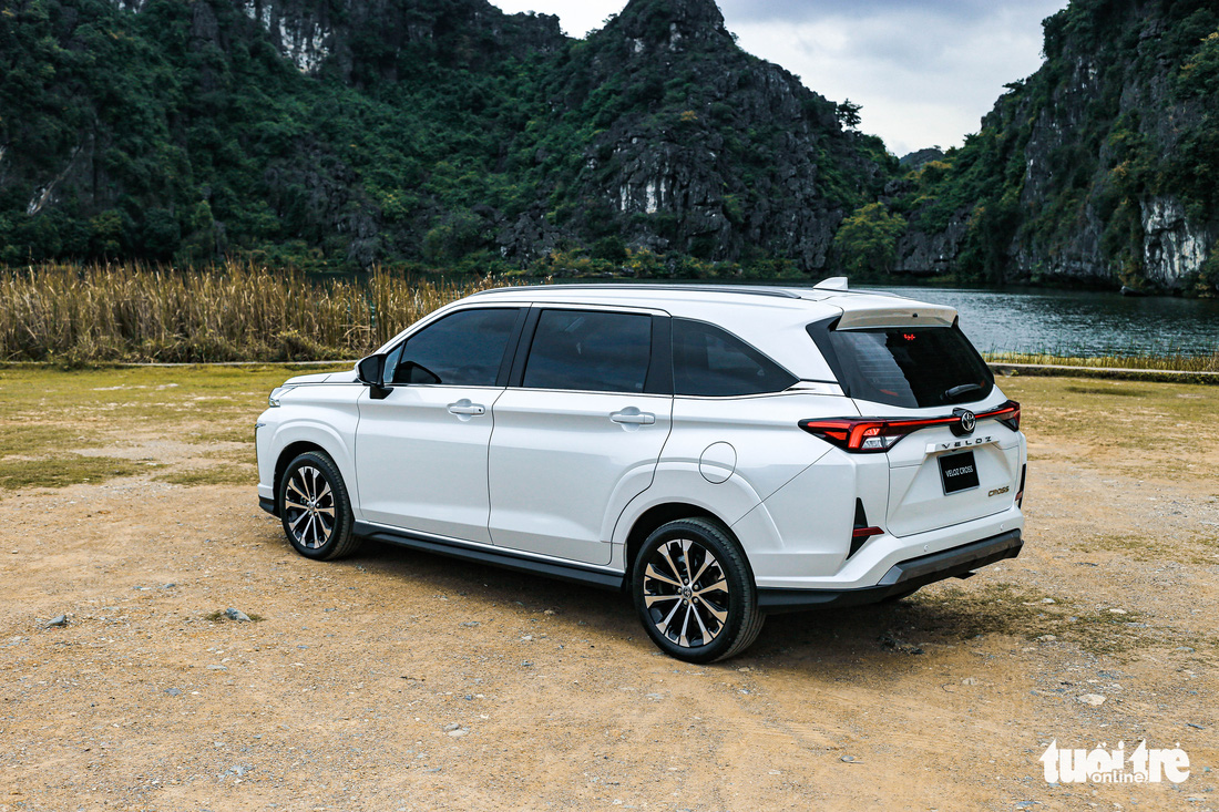 Đánh giá Toyota Veloz Cross: Cú lừa thị giác, hụt hẫng trang bị và thỏa mãn khi dùng - Ảnh 2.