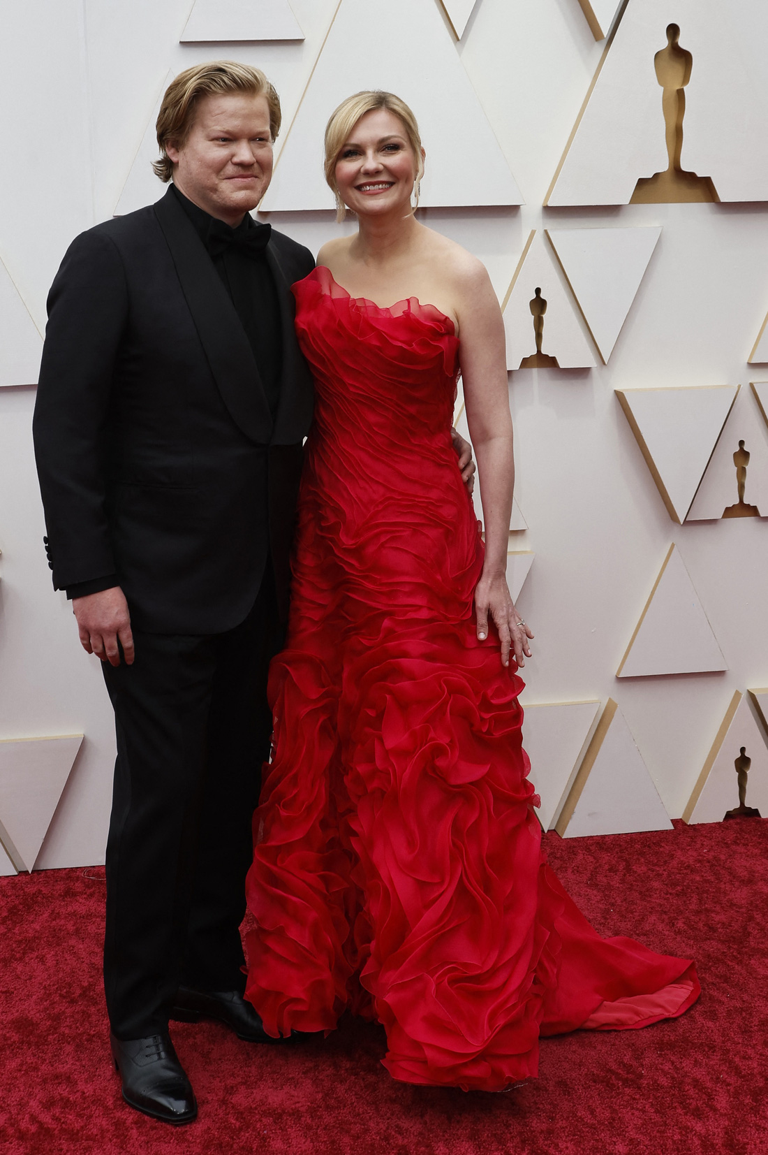 Oscar lần thứ 94, thảm đỏ lộng lẫy váy áo và không khẩu trang - Ảnh 5.