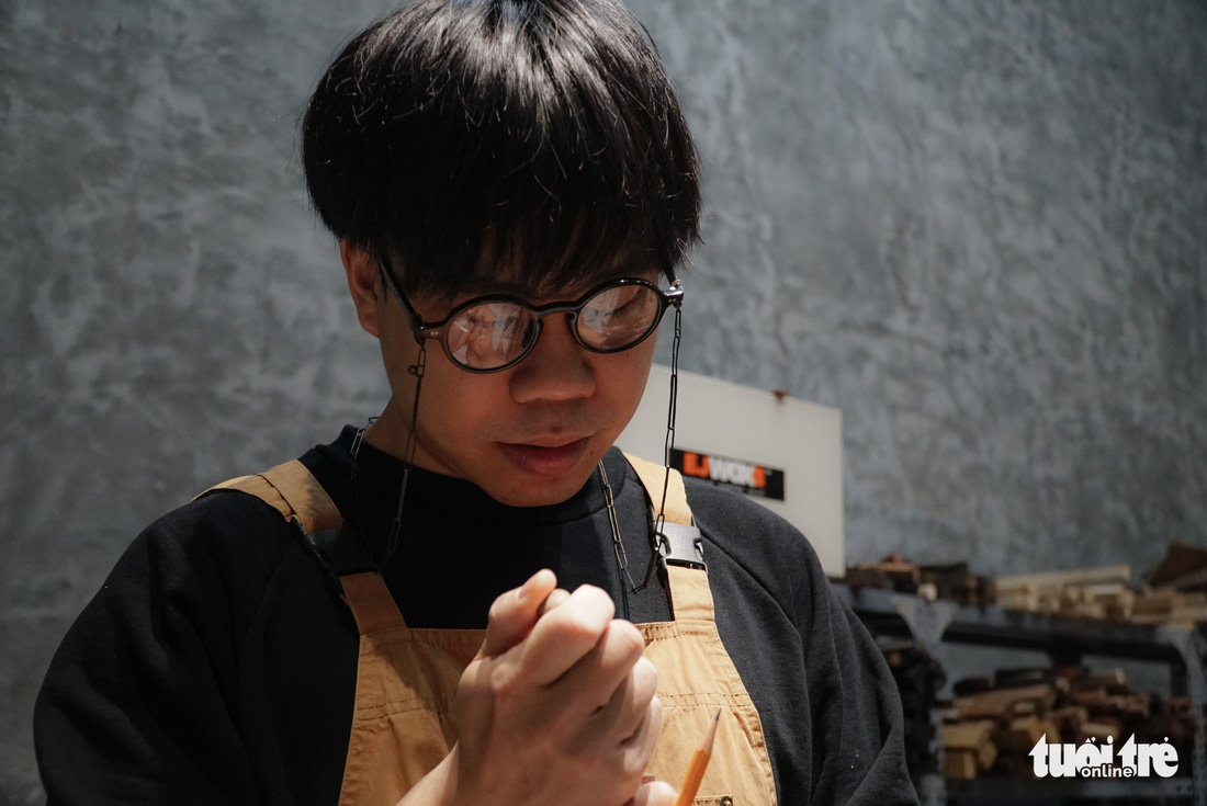 Chàng trai Hà Nội trở thành nghệ nhân chế tác bút viết calligraphy vì ‘tiếc tiền’ - Ảnh 5.