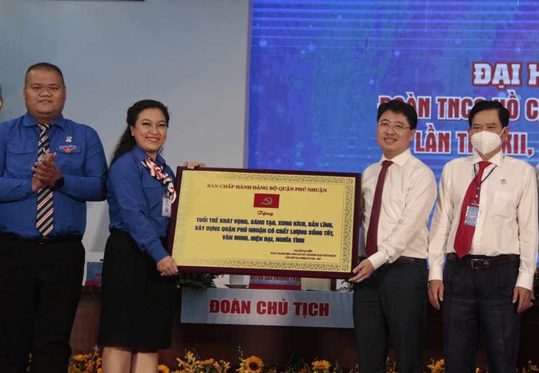 Chị Huỳnh Anh Phương Thảo tái đắc cử bí thư Quận đoàn Phú Nhuận - Ảnh 2.