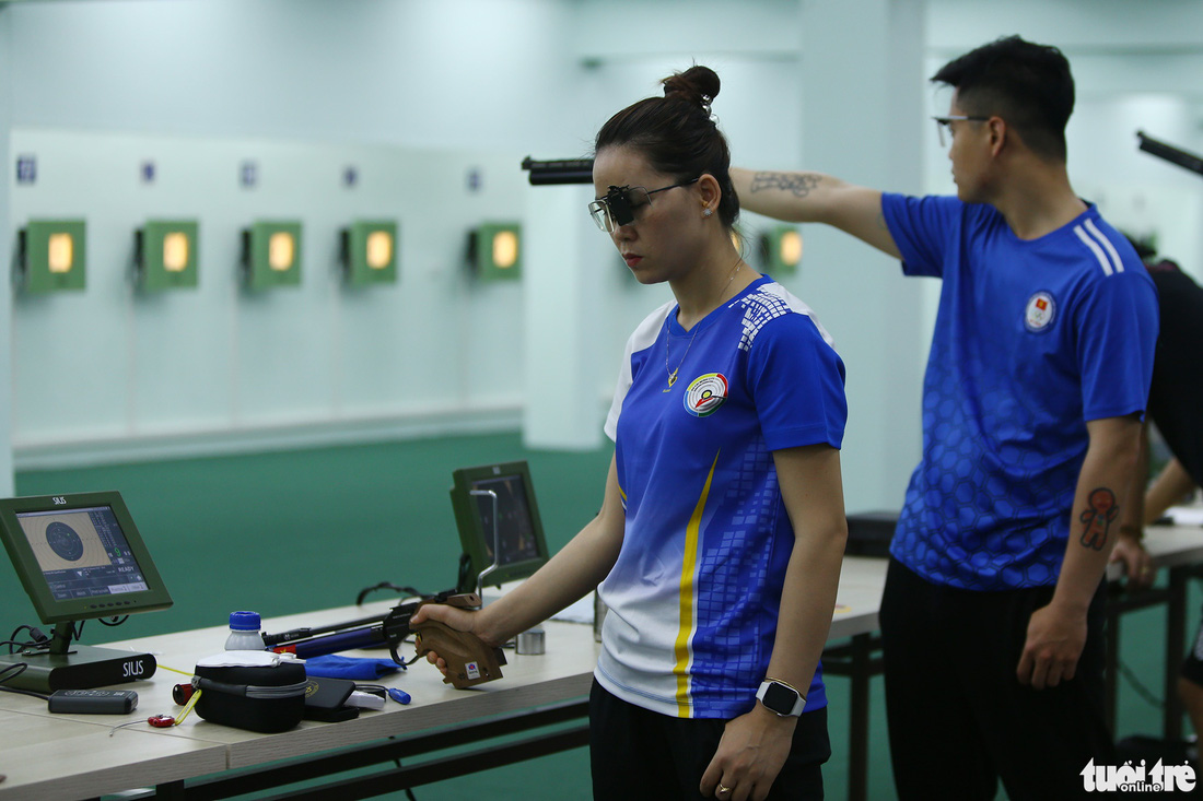 Xạ thủ, cung thủ đổ mồ hôi trên sân tập trước SEA Games 31 - Ảnh 3.