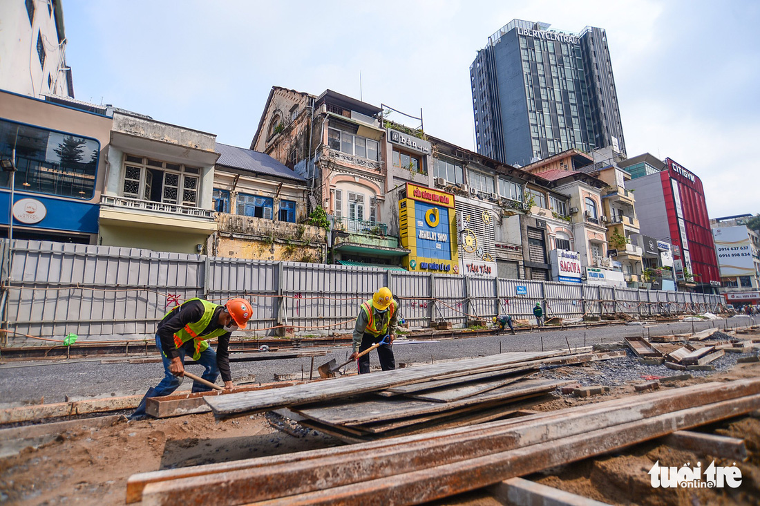 Sau 7 năm rào chắn bít bùng, đường Lê Lợi sắp có diện mạo mới - Ảnh 6.