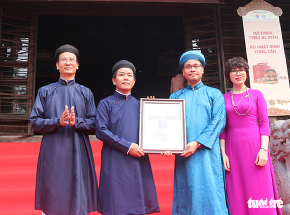 Hai cổ vật triều Nguyễn ra mắt công chúng, bảo tàng mở cửa miễn phí - Ảnh 1.