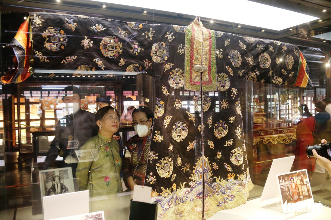Hai cổ vật triều Nguyễn ra mắt công chúng, bảo tàng mở cửa miễn phí - Ảnh 3.