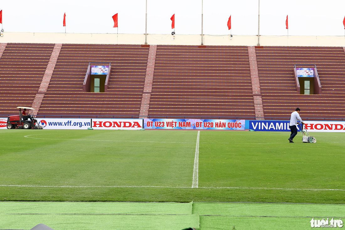 Sân Việt Trì chạy đua trước trận U23 Việt Nam - U20 Hàn Quốc - Ảnh 4.