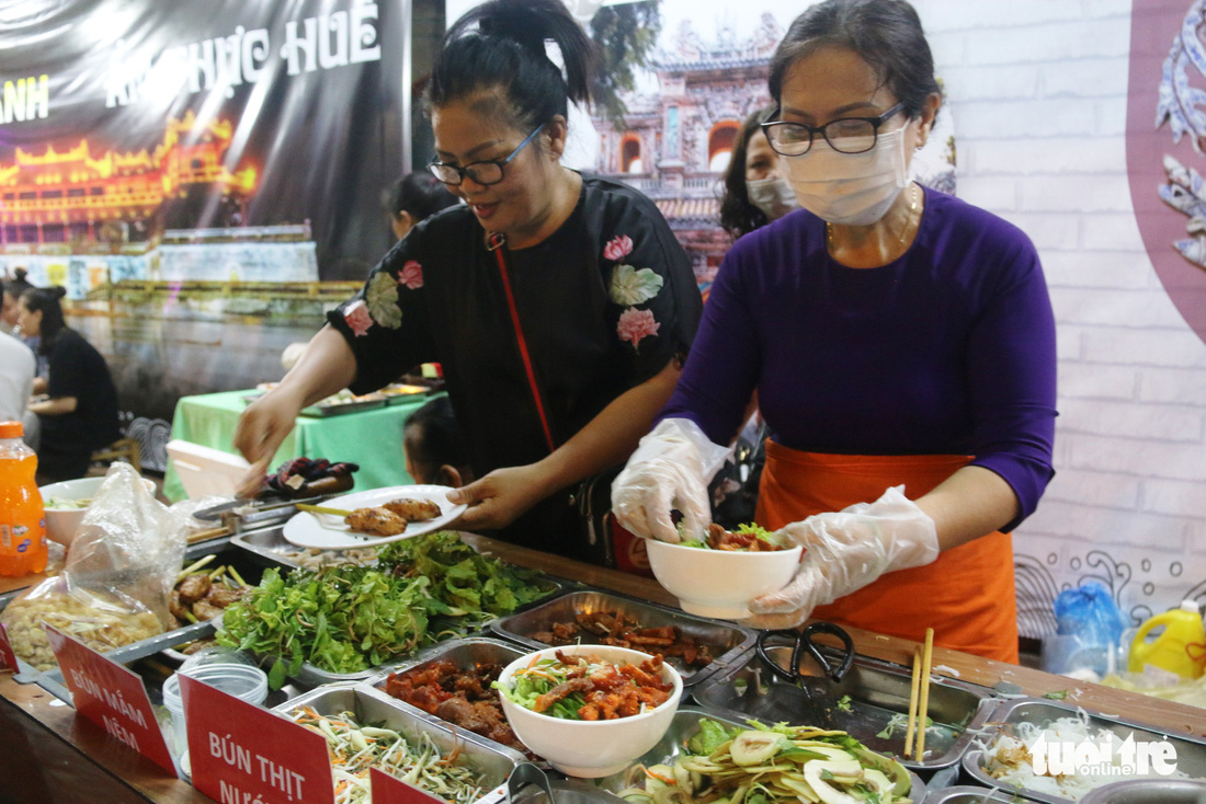 Khai trương phố đi bộ trong lòng di sản Kinh thành Huế - Ảnh 8.