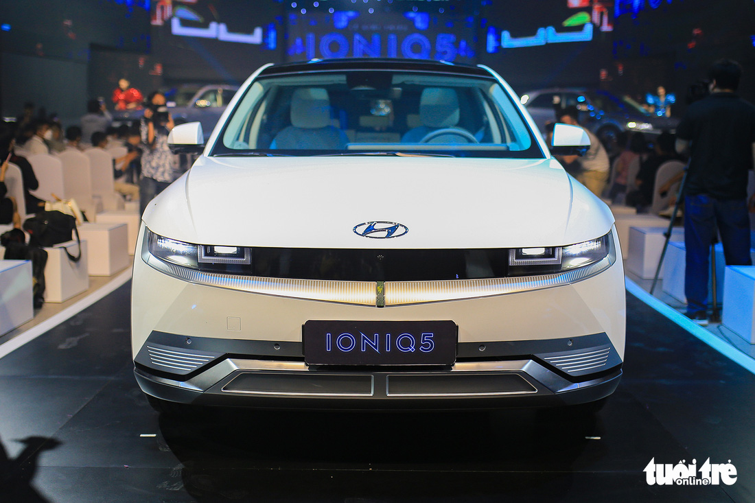 Hyundai Ioniq 5 ra mắt Việt Nam: Xe điện cạnh tranh Kia EV6, đi 450km trong 1 lần sạc - Ảnh 1.