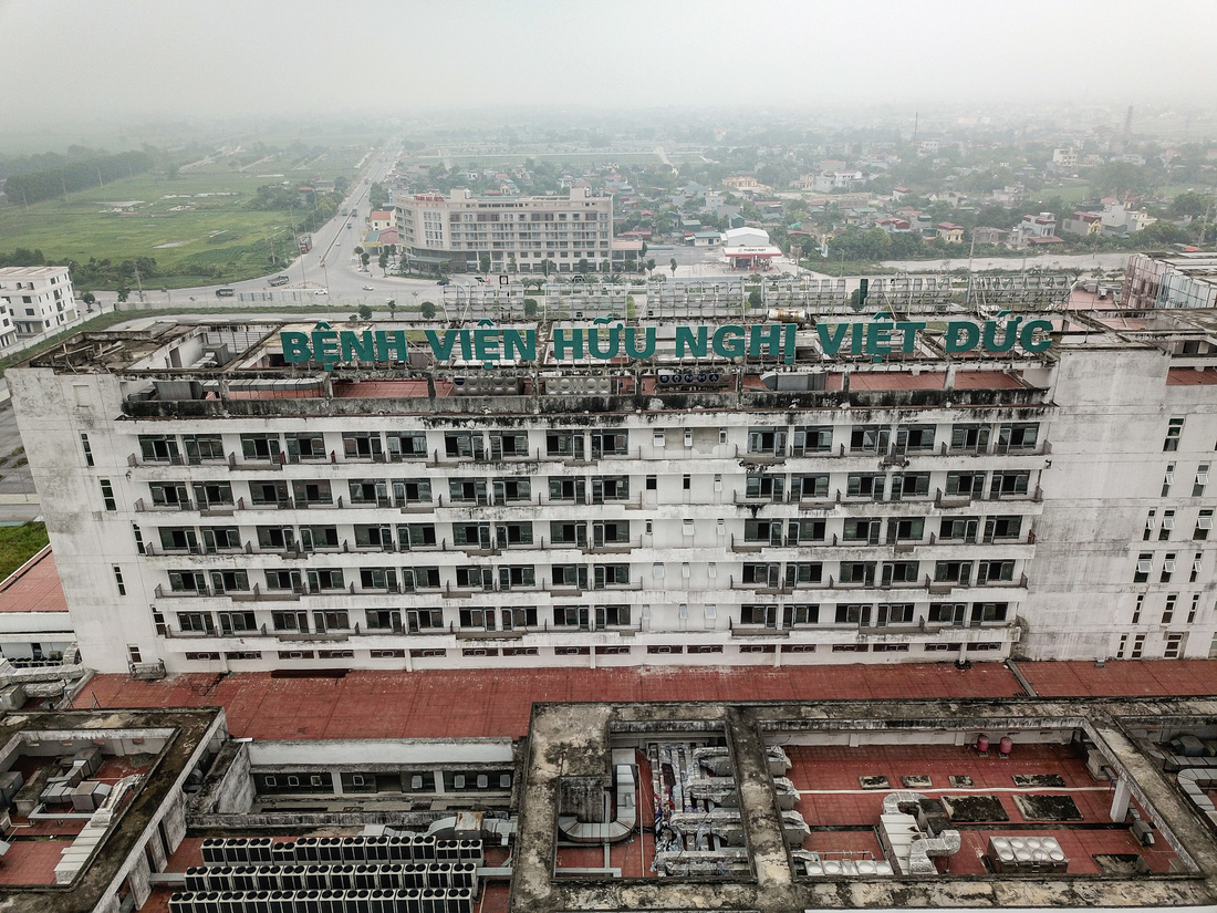 Cảnh hoang vắng hai cơ sở bệnh viện Bạch Mai, Việt Đức ngàn tỉ khánh thành rồi… đóng cửa - Ảnh 4.