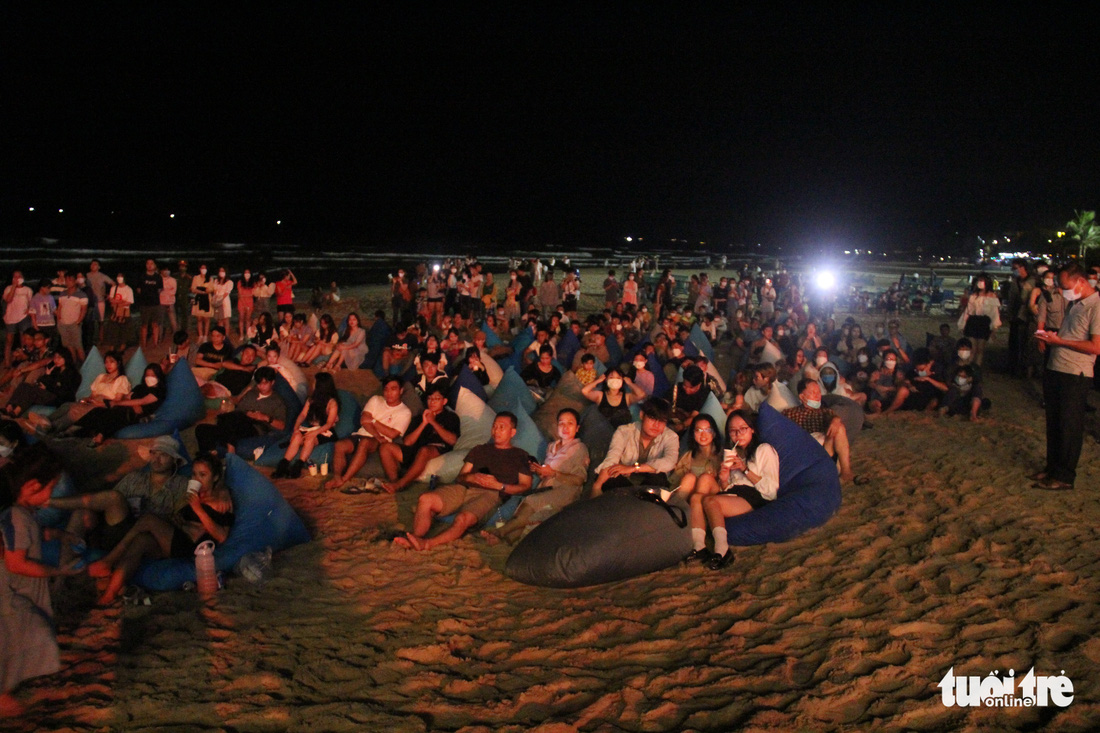 Đà Nẵng có thêm sản phẩm du lịch kinh tế đêm trên bãi biển Mỹ An - Ảnh 2.