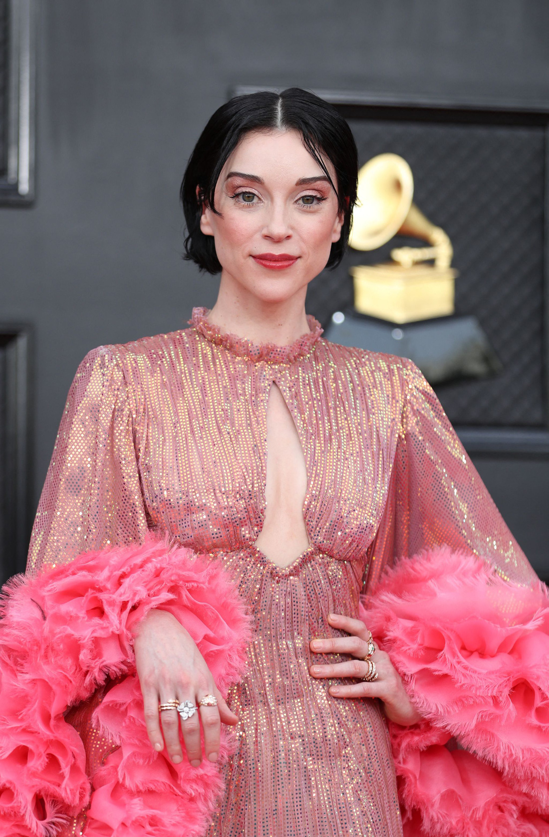 Những trang phục choáng nhất trên thảm đỏ lễ trao giải Grammy 2022 - Ảnh 7.