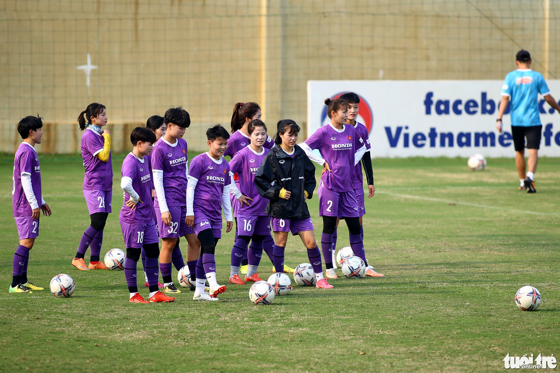Đội tuyển nữ Việt Nam thoải mái trước khi đi Hàn Quốc - Ảnh 2.