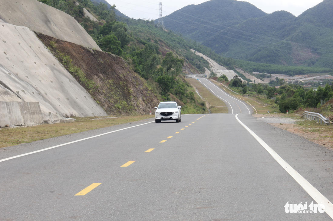 Toàn cảnh tuyến đường La Sơn - Túy Loan sắp đi vào khai thác - Ảnh 1.