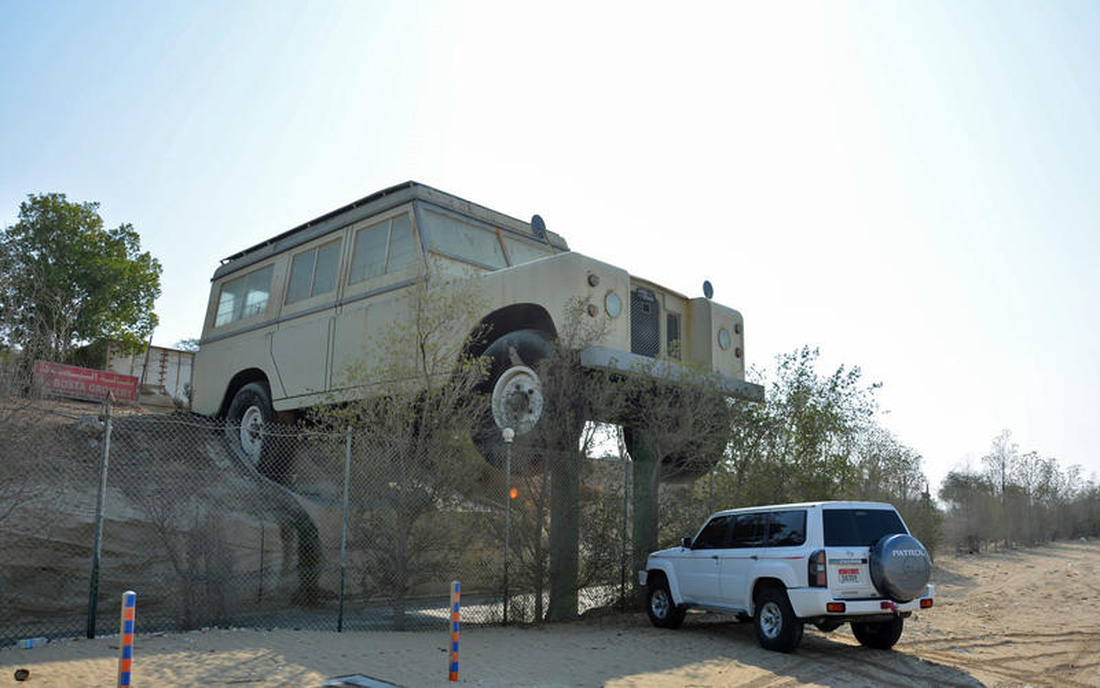 Bộ sưu tập xe kỳ lạ nhất thế giới của tỉ phú UAE: Toàn những mẫu độc nhất vô nhị - Ảnh 2.