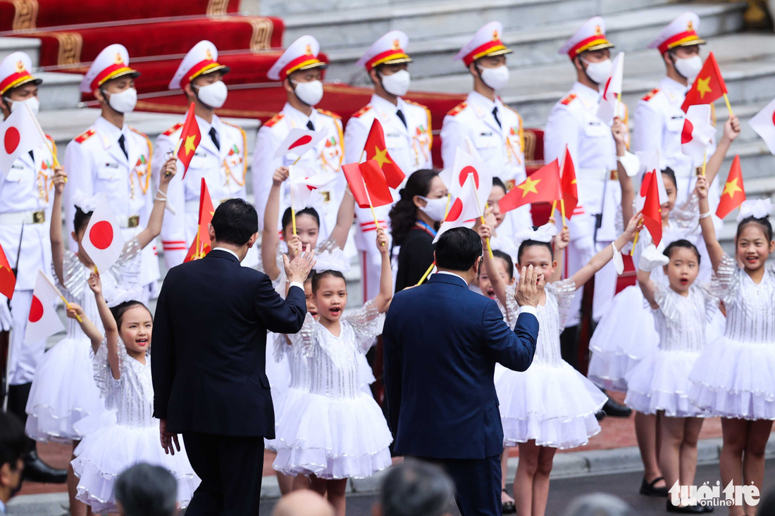Thủ tướng Phạm Minh Chính chủ trì lễ đón Thủ tướng Nhật Bản - Ảnh 3.