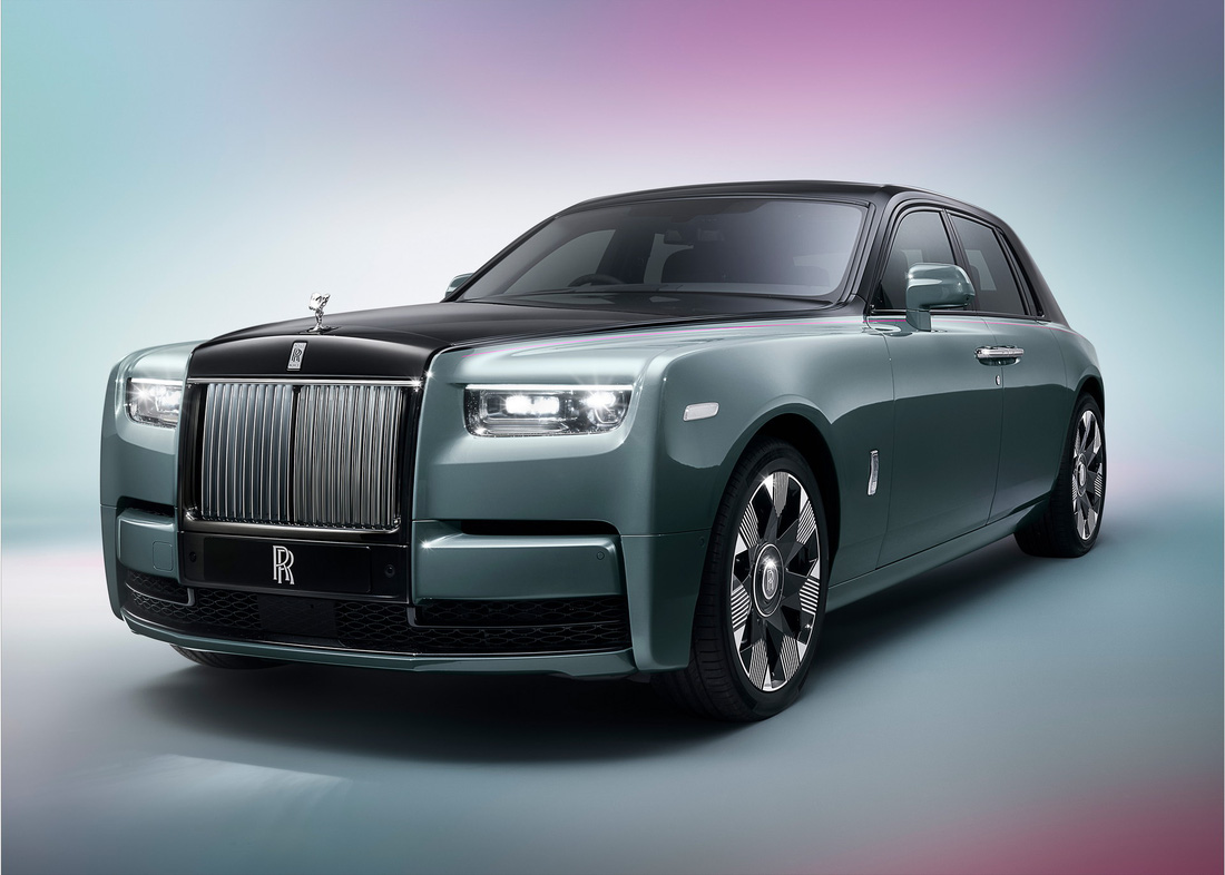 Rolls-Royce Phantom 2023 ra mắt: Tản nhiệt phát sáng, nhiều tùy chọn mới cho giới siêu giàu - Ảnh 1.