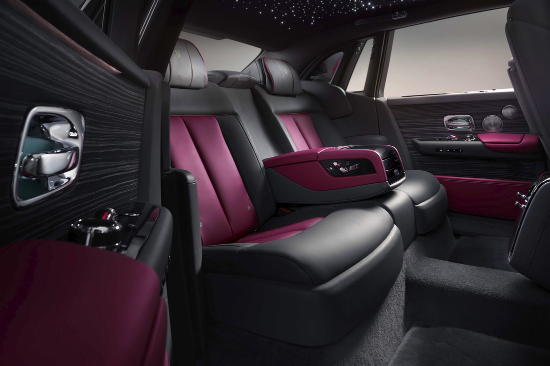Rolls-Royce Phantom 2023 ra mắt: Tản nhiệt phát sáng, nhiều tùy chọn mới cho giới siêu giàu - Ảnh 8.