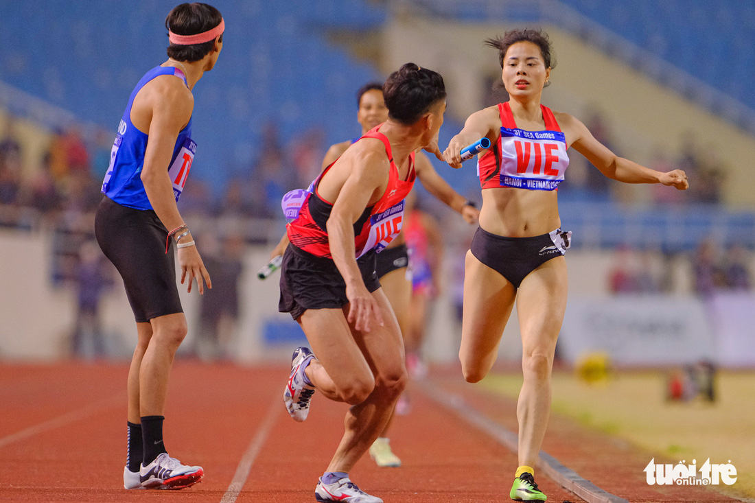 Nữ hoàng xung trận kịch tính, Việt Nam để vuột huy chương vàng tiếp sức nam nữ 4x400m - Ảnh 8.