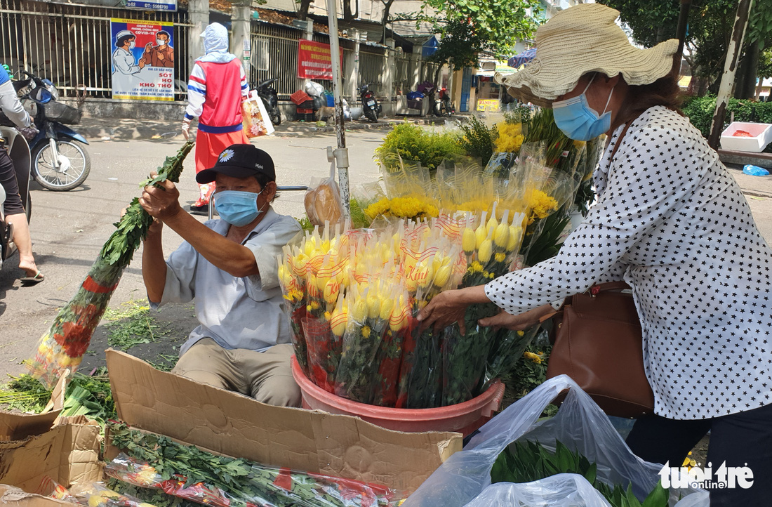 Lễ Phật đản: Hoa trái dồi dào, giá bán ổn định, nhiều nơi giảm - Ảnh 4.