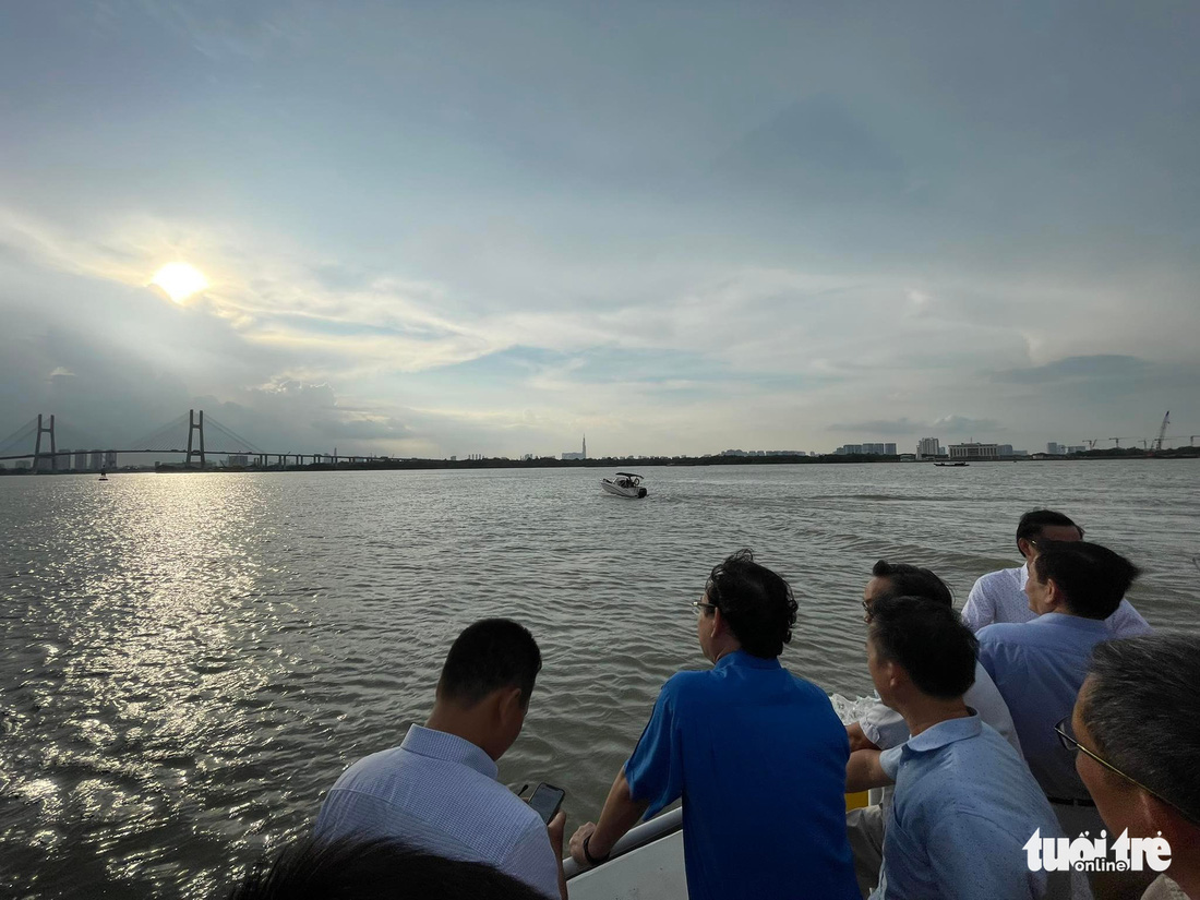 Bí thư, Chủ tịch TP.HCM khảo sát tìm cách phát triển sông Sài Gòn - Ảnh 16.