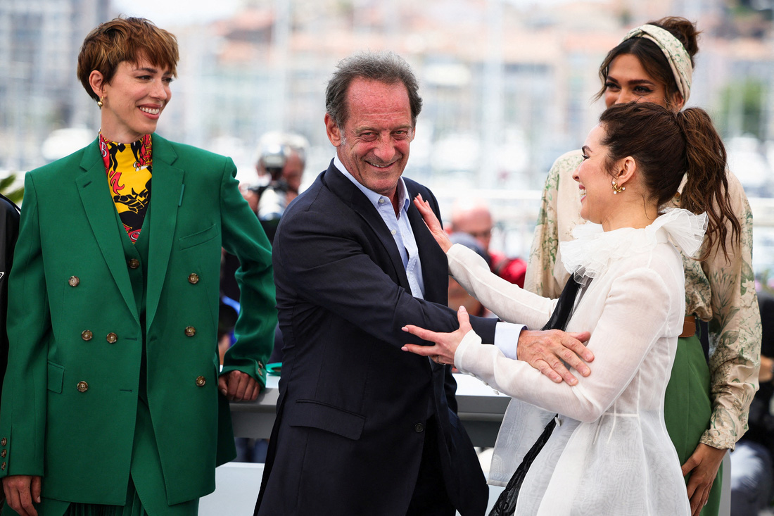 Những khoảnh khắc ấn tượng tại Liên hoan phim Cannes - Ảnh 2.