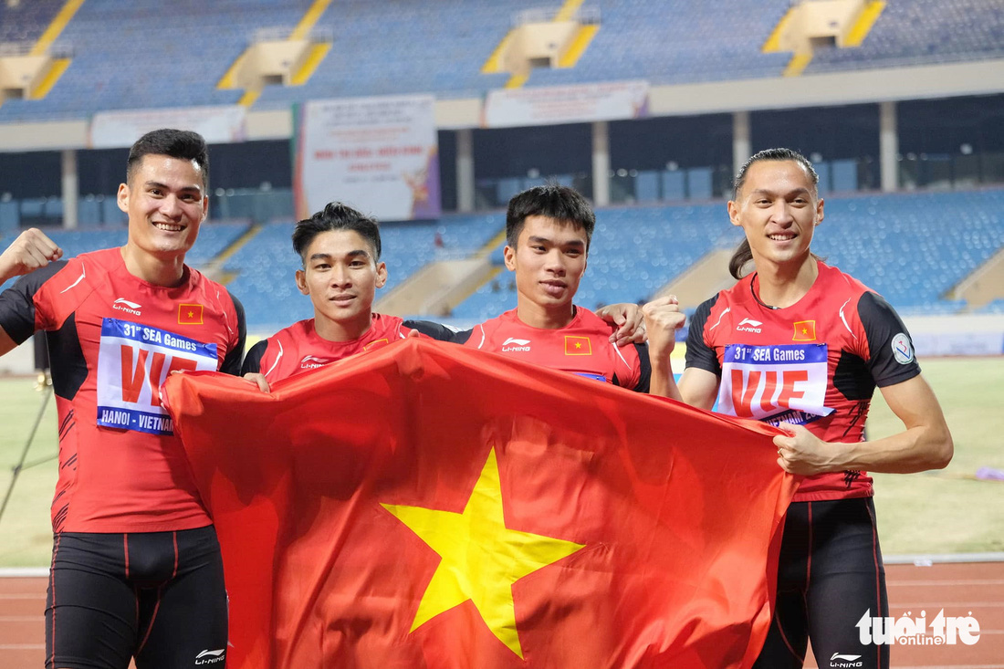 Nguyễn Thị Huyền ôm con gái sau khi đạt mốc 10 huy chương vàng SEA Games - Ảnh 10.